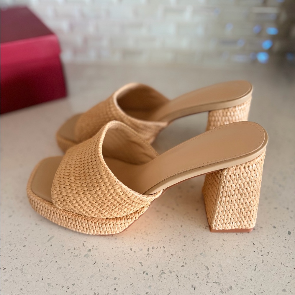 NWT Elegant Tan Woven Raffia Platform Wedge Espadrilles Sandals Heels - Picture 3 of 9